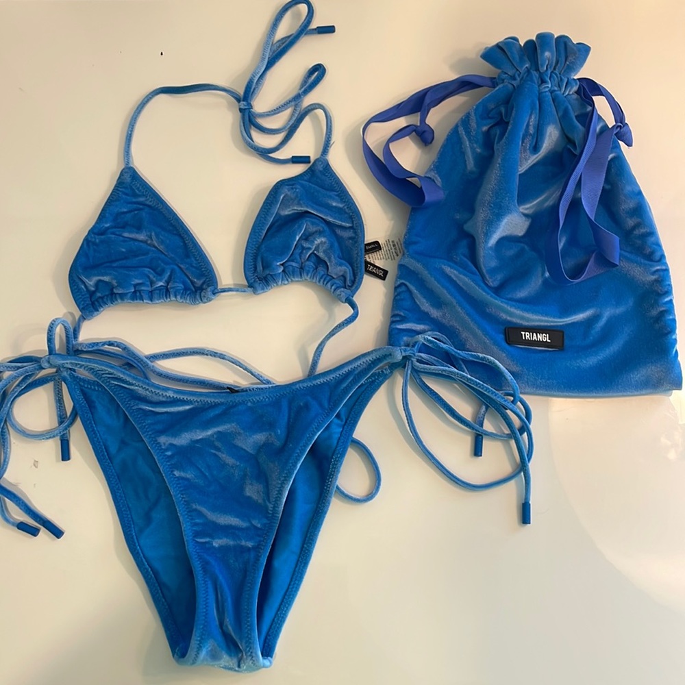 Both top and bottom: small